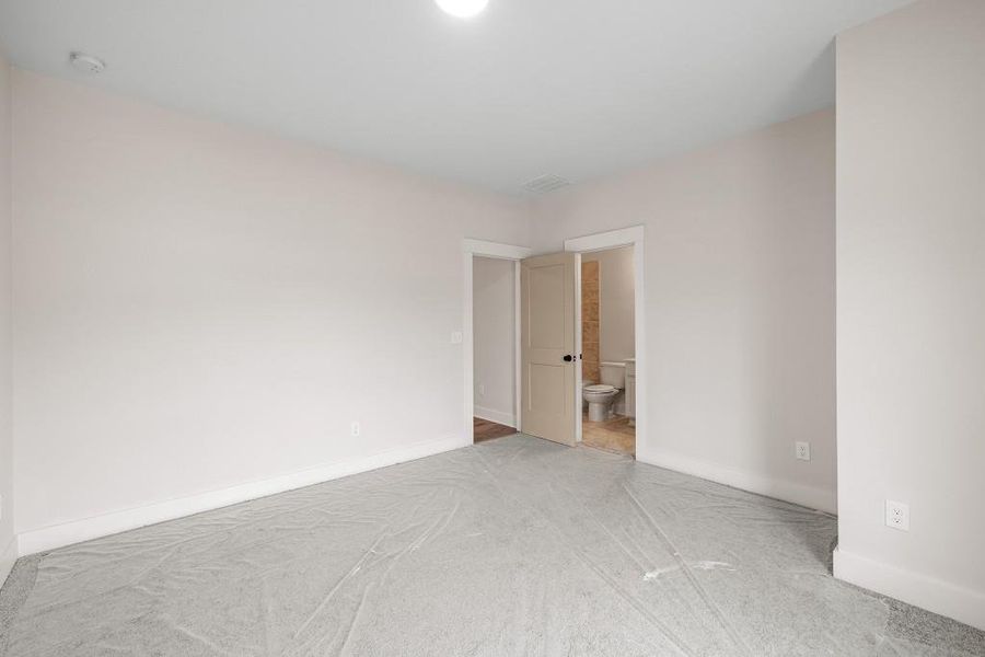 Spacious, unfurnished interior of a new home in Hillshire, Cumming (Image 28).
