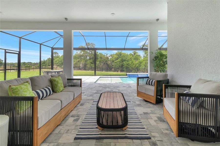 Exterior details and patio area of a home in , Orlando (Image 4).