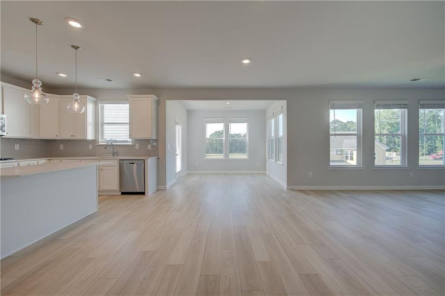 Spacious, unfurnished interior of a new home in Cooper Park, McDonough (Image 11).