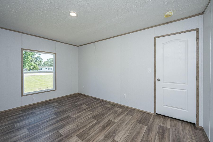 Spacious, unfurnished interior of a new home in , St. George (Image 39).