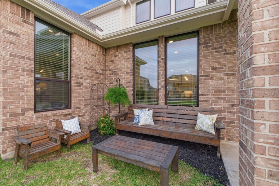 Exterior details and patio area of a home in Sunterra 45ft, Katy (Image 21).