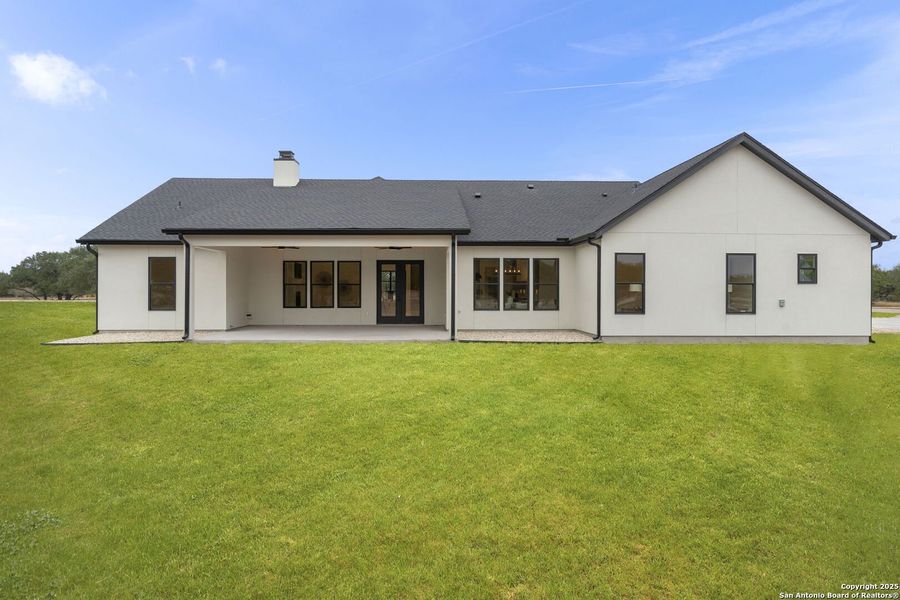 Exterior details and patio area of a home in , Bandera (Image 4).