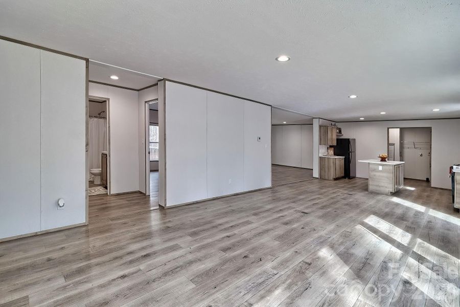 Spacious, unfurnished interior of a new home in , Kershaw (Image 32).