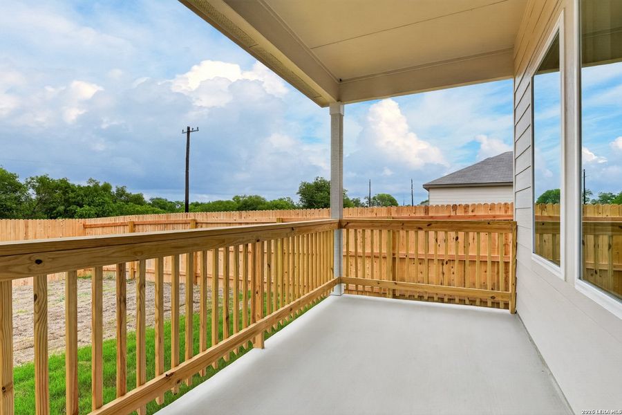 Exterior details and patio area of a home in Hennersby Hollow, San Antonio (Image 3).