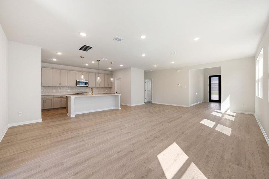 Spacious, unfurnished interior of a new home in Lariat, Liberty Hill (Image 32).