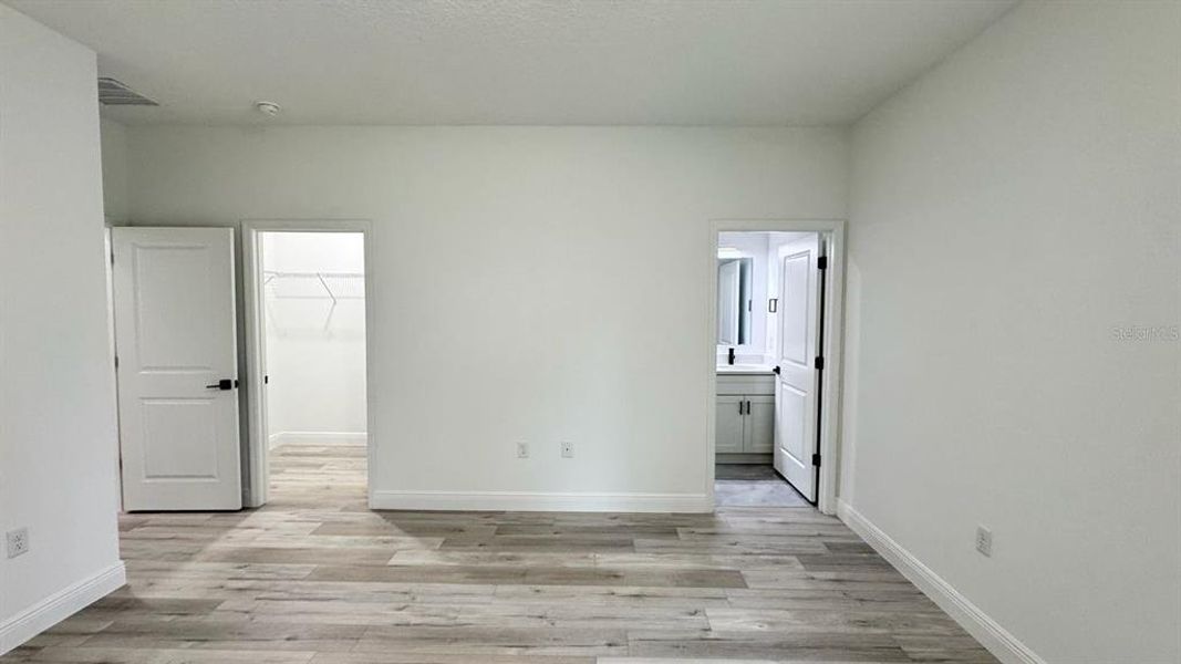 Spacious, unfurnished interior of a new home in , Citrus Springs (Image 25).
