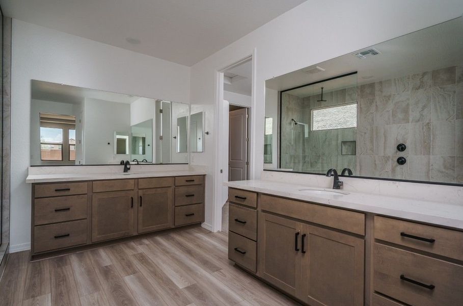 Representative furnished interior of a home built from the Willow by William Ryan Homes in Alta Vida at Westpark, Buckeye (Image 11).