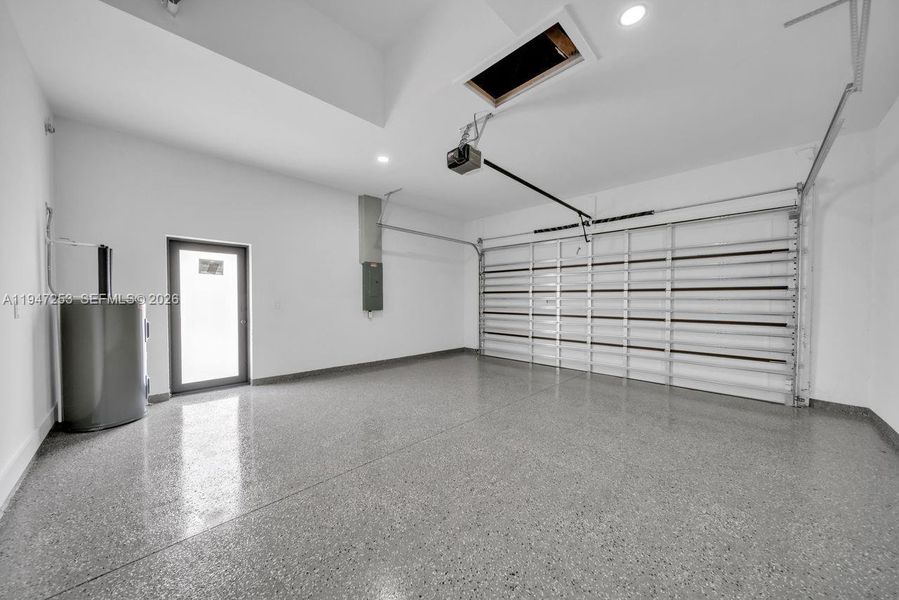 Spacious, unfurnished interior of a new home in , Lehigh Acres (Image 18).