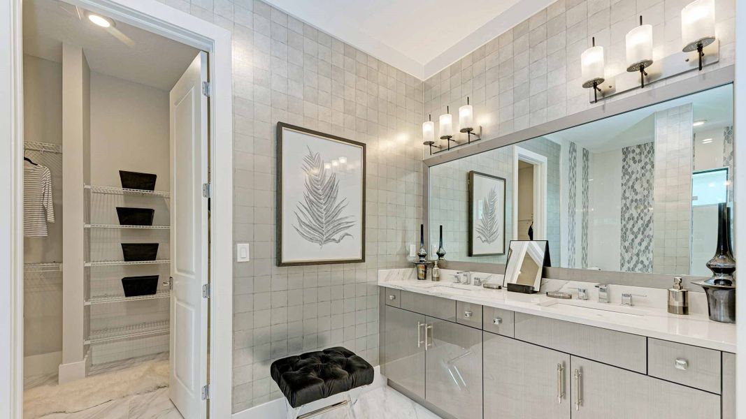 Owner's Bath - Model shown is without Bonus Room