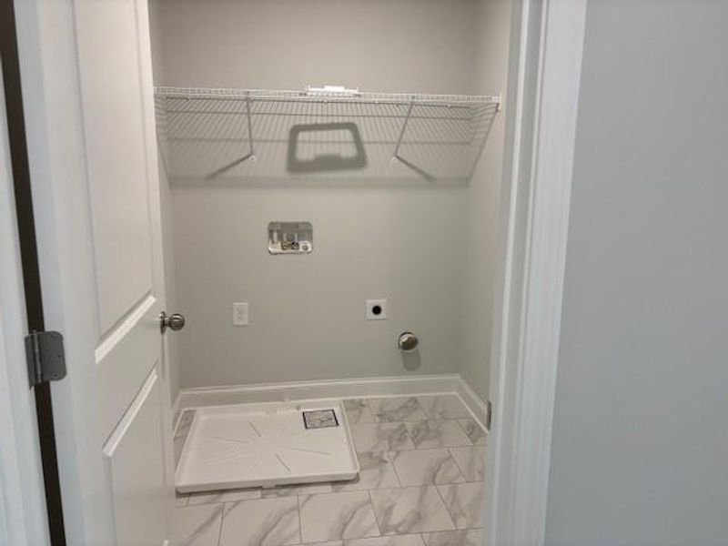 Spacious, unfurnished interior of a new home in , Suwanee (Image 8).