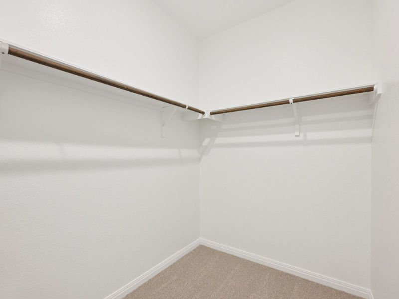 Spacious, unfurnished interior of a new home in Lexington Parke, Del Valle (Image 10).