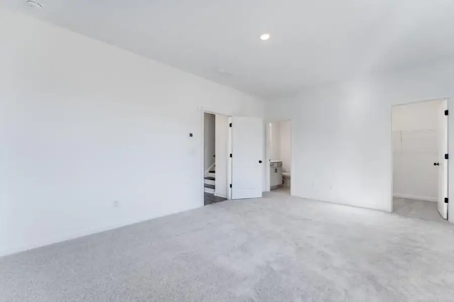 Spacious, unfurnished interior of a new home in Rosewood Farm, Lawrenceville (Image 21).