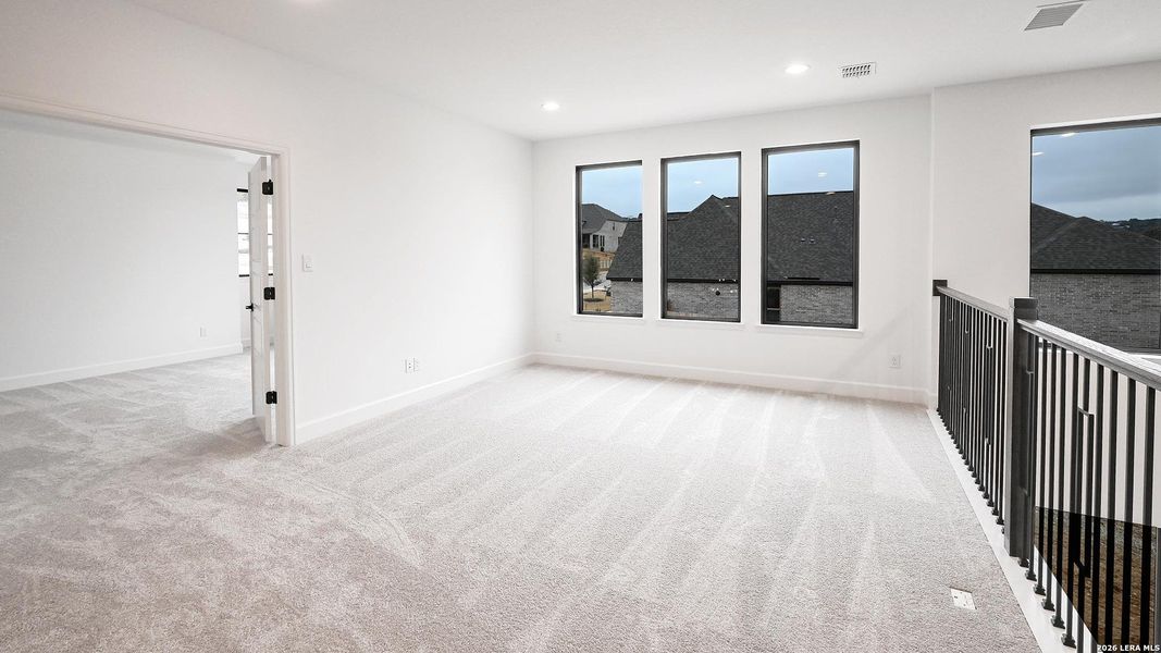 Spacious, unfurnished interior of a new home in Johnson Ranch, Bulverde (Image 26).