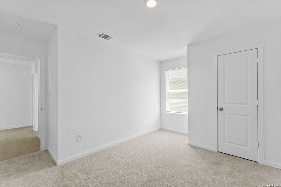 Spacious, unfurnished interior of a new home in Spring Grove, St. Hedwig (Image 22).