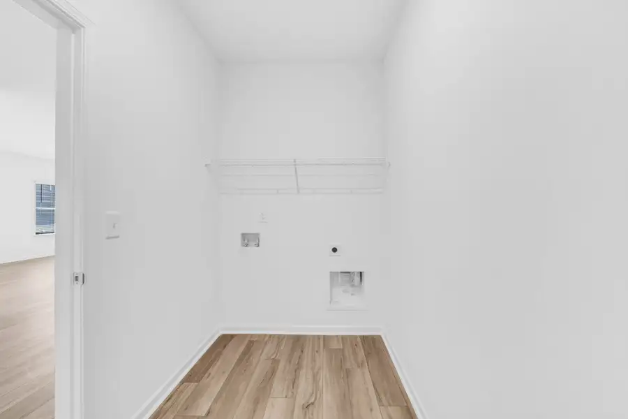 Spacious, unfurnished interior of a new home in Stratford Station, Lebanon (Image 15).