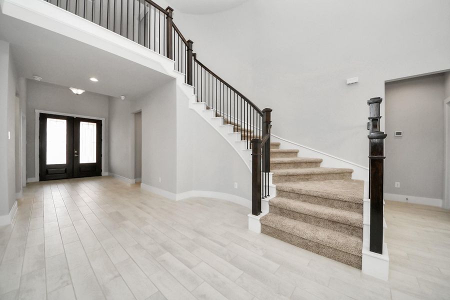 Spacious, unfurnished interior of a new home in Sunterra, Katy (Image 25). Spacious, unfurnished interior of a new home in Sunterra, Katy (Image 25).