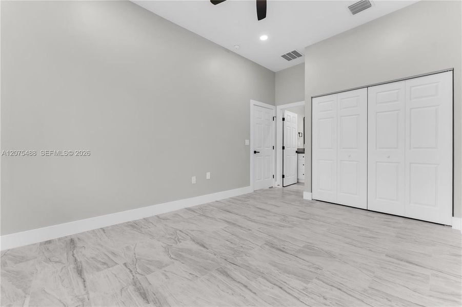 Spacious, unfurnished interior of a new home in , Fort Lauderdale (Image 34).