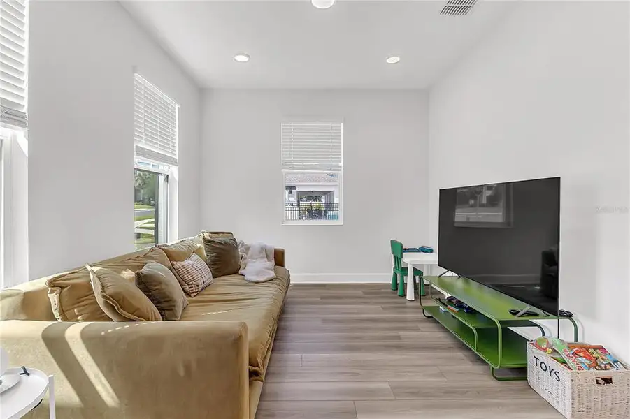 Furnished interior view inside a new home in , Winter Garden (Image 6).