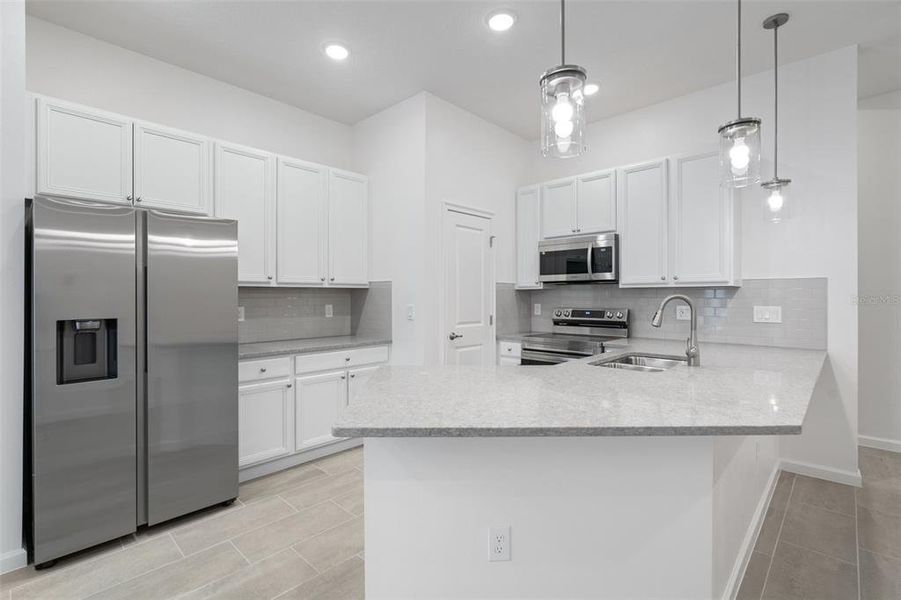 Furnished interior view inside a new home in , Orlando (Image 10).