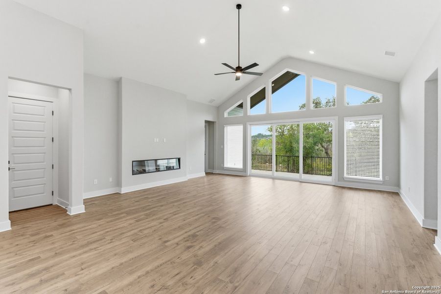 Spacious, unfurnished interior of a new home in Potranco Oaks, Castroville (Image 43).