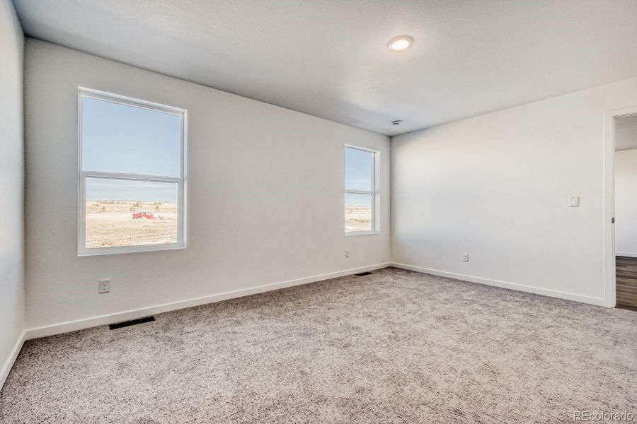 Spacious, unfurnished interior of a new home in Percheron, Colorado Springs (Image 6).