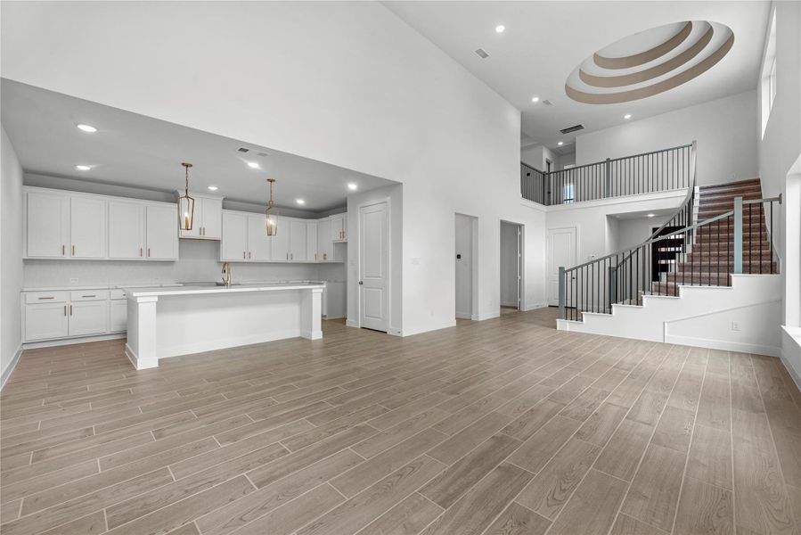 Representative image. Features, selections and colors may vary.