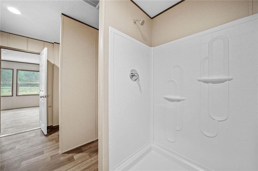 Spacious, unfurnished interior of a new home in , Alto (Image 21).