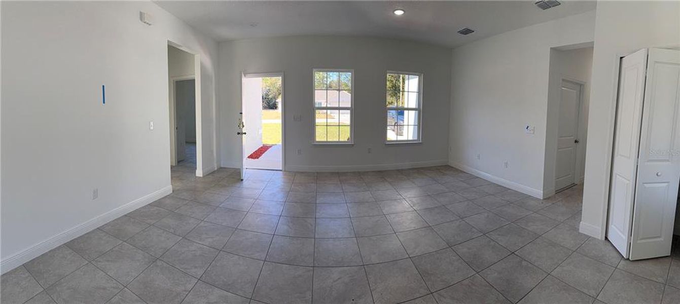 Spacious, unfurnished interior of a new home in , Ocala (Image 12).