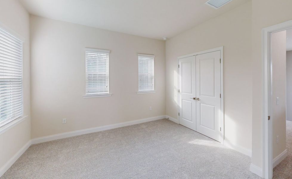 Spacious, unfurnished interior of a new home in Oakmont, Gainesville (Image 39).