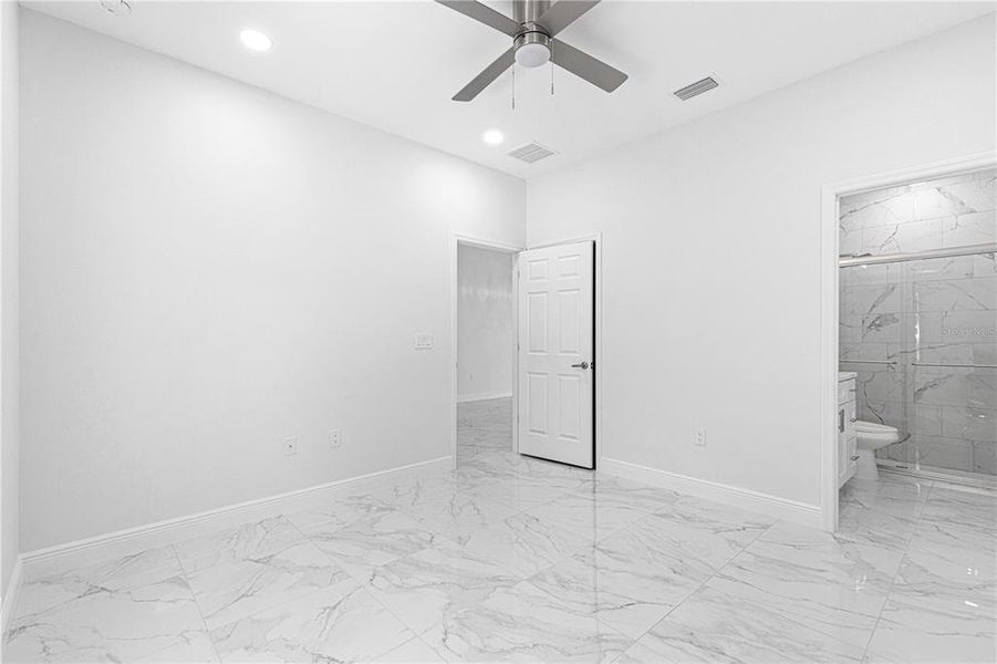 Spacious, unfurnished interior of a new home in , Summerfield (Image 20).