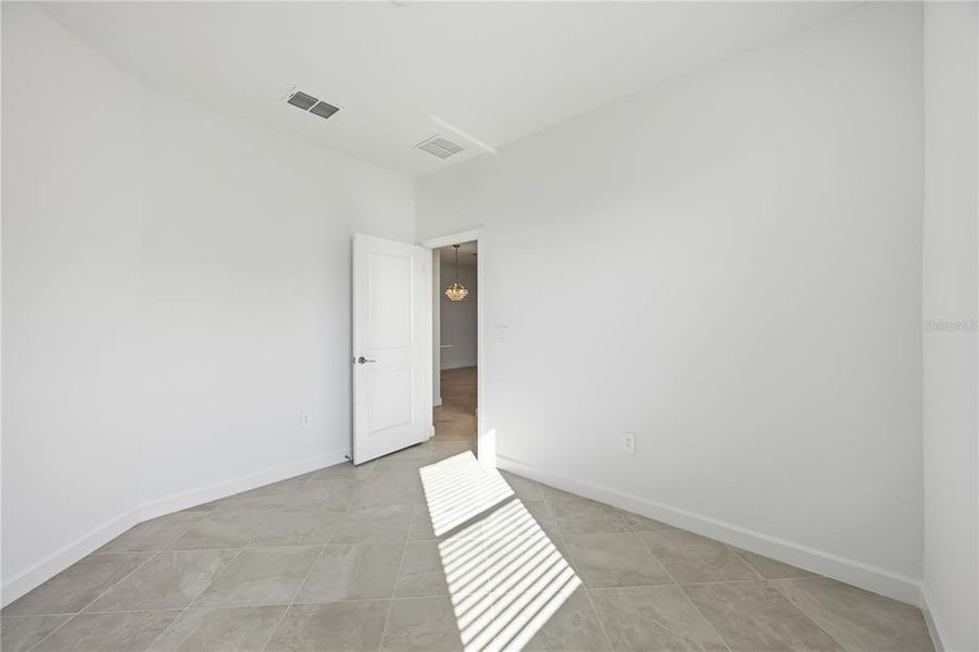 Spacious, unfurnished interior of a new home in , Englewood (Image 28).