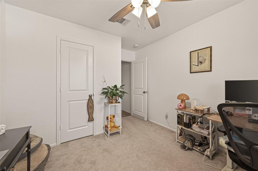 Furnished interior view inside a new home in , Baytown (Image 14).