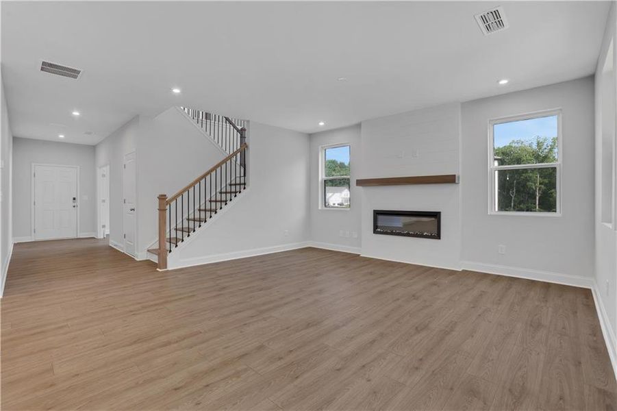 Spacious, unfurnished interior of a new home in Cambridge at Steels Bridge, Canton (Image 21).