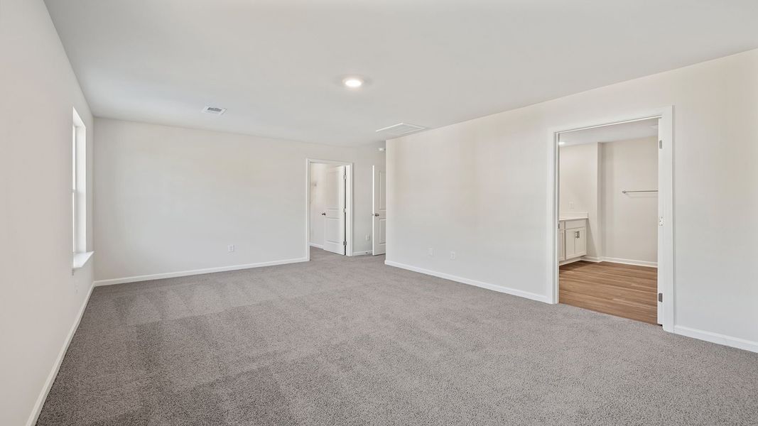 Spacious, unfurnished interior of a new home in Cloverdale Hills, Piedmont (Image 27).