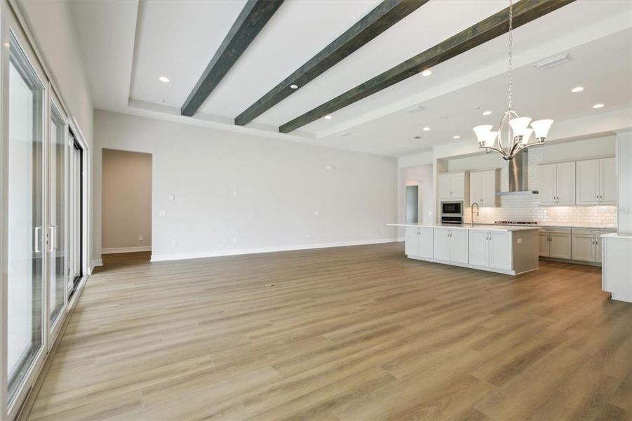 Spacious, unfurnished interior of a new home in Crestwood Estates, Valrico (Image 25).