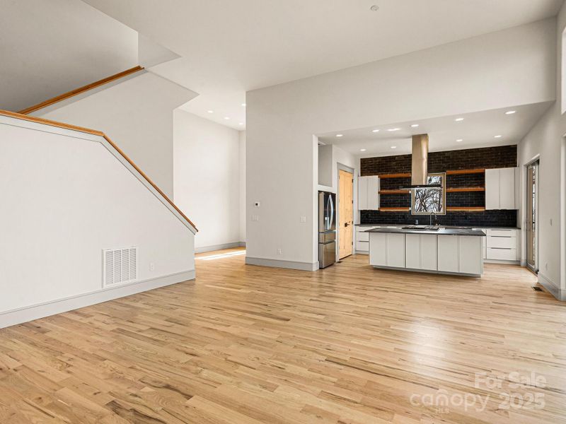 Open and bright floorplan