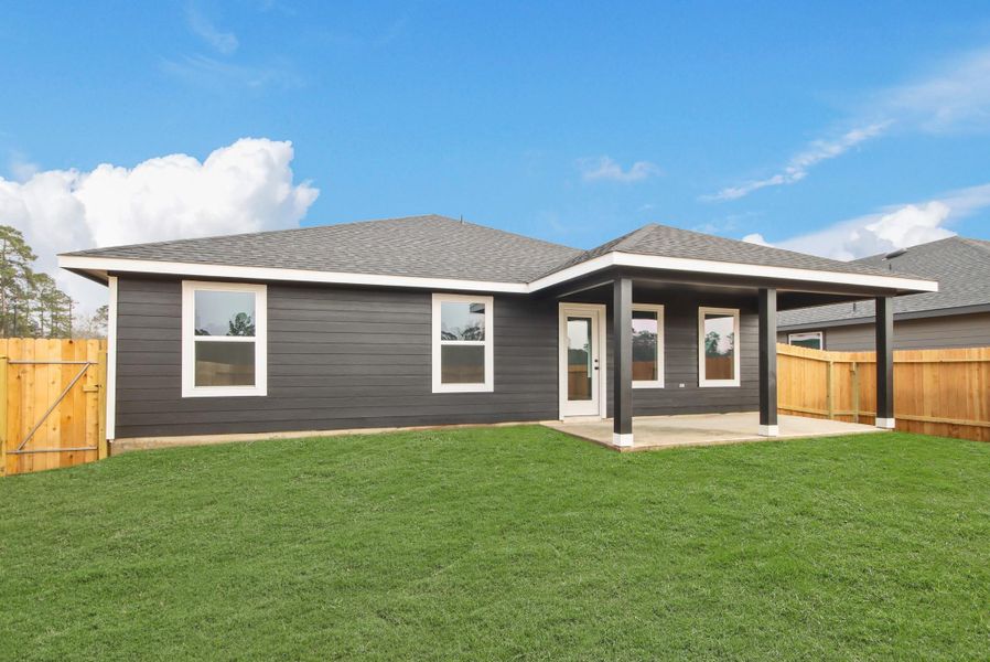 Exterior details and patio area of a home in Chapel Lakes, Montgomery (Image 3).