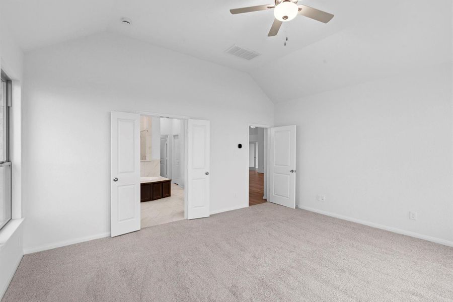 Spacious, unfurnished interior of a new home in , Texas City (Image 22).