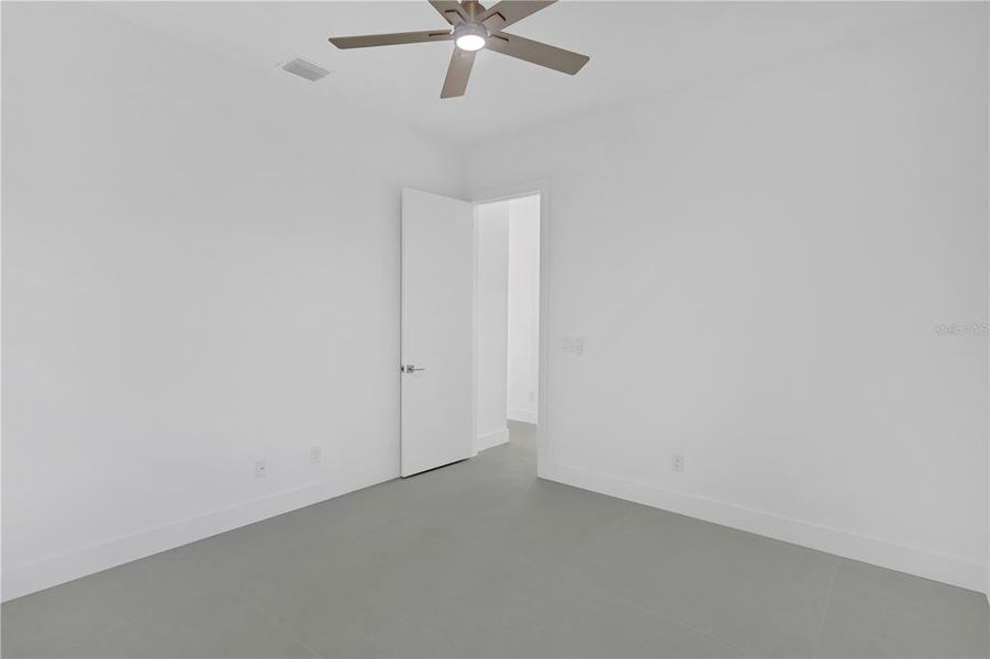 Spacious, unfurnished interior of a new home in , Port Charlotte (Image 19).