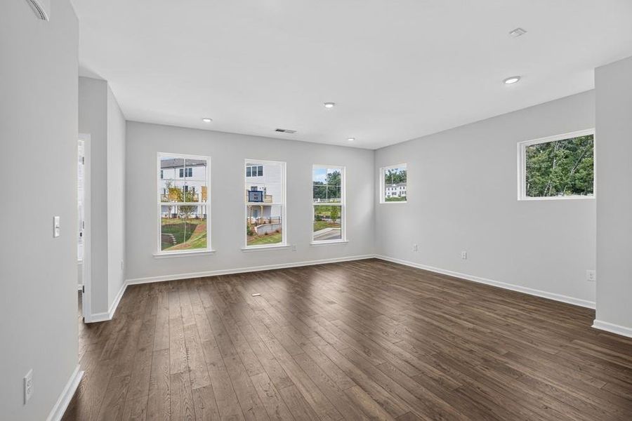 Spacious, unfurnished interior of a new home in Rosewood Farm, Lawrenceville (Image 41).