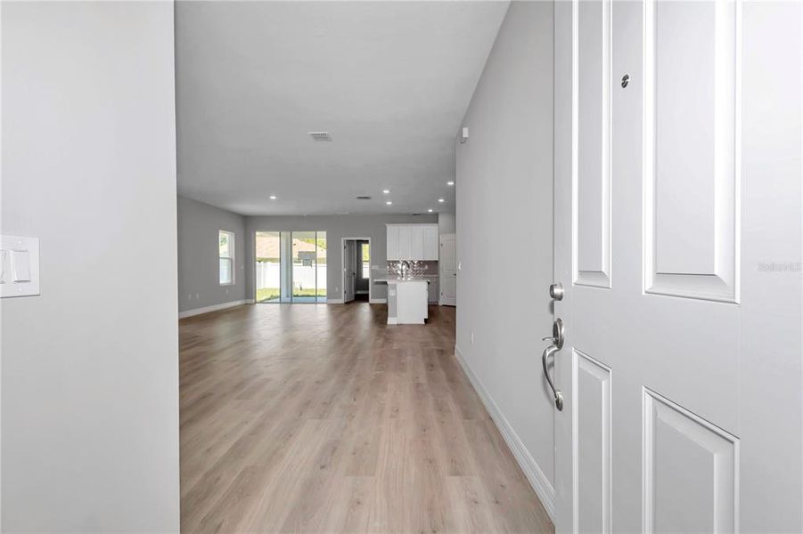 Spacious, unfurnished interior of a new home in , Summerfield (Image 35).