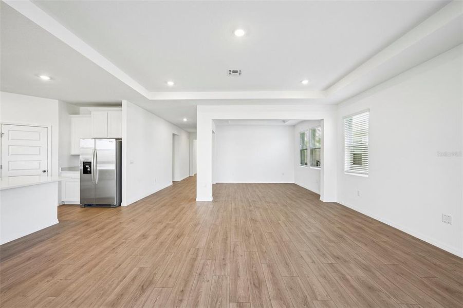 Spacious, unfurnished interior of a new home in , Lakeland (Image 40).