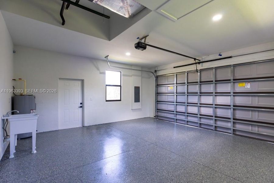Spacious, unfurnished interior of a new home in , Lehigh Acres (Image 36).