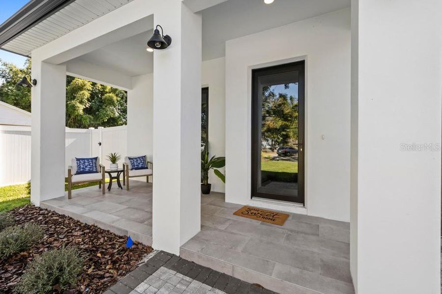 Exterior details and patio area of a home in , Orlando (Image 29).