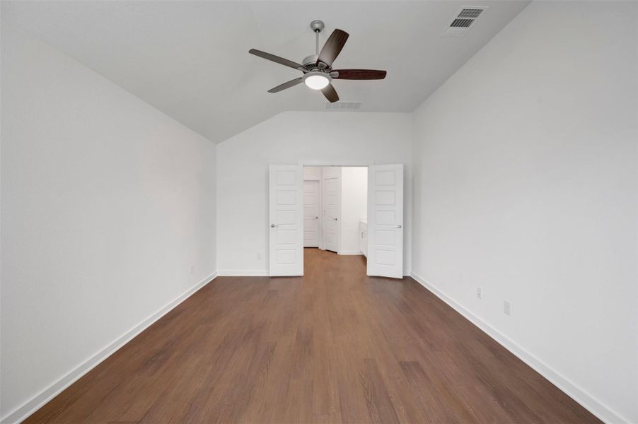 Spacious, unfurnished interior of a new home in Summerview, Fulshear (Image 24). Spacious, unfurnished interior of a new home in Summerview, Fulshear (Image 24).