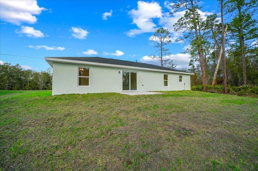 Exterior details and patio area of a home in , Ocklawaha (Image 30).