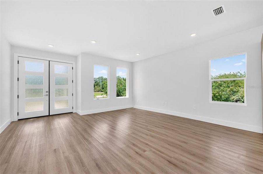 Spacious, unfurnished interior of a new home in , Rotonda West (Image 22).