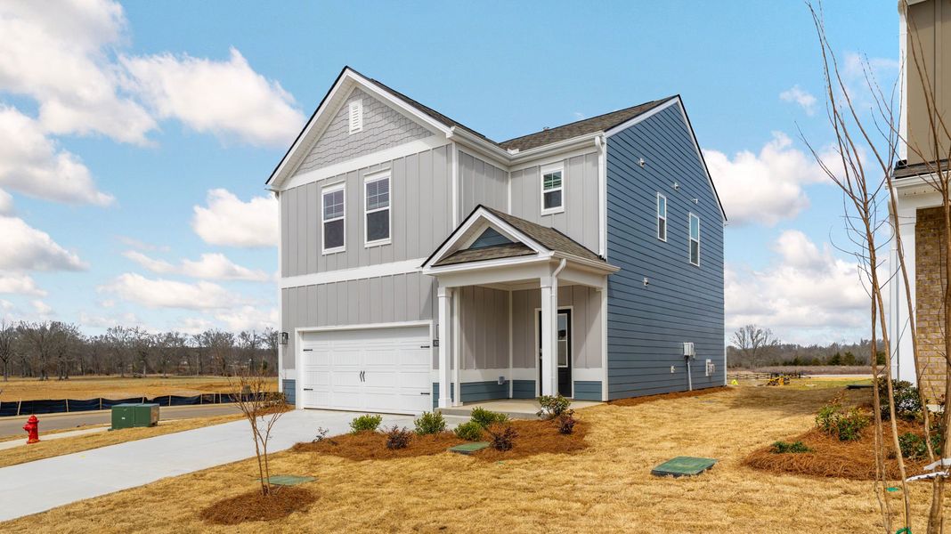 Exterior details and patio area of a home in Harbor Crest, Ooltewah (Image 3).