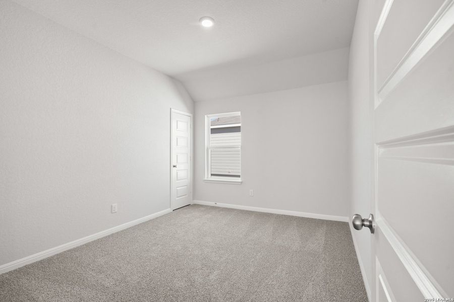 Spacious, unfurnished interior of a new home in Hunters Ranch, San Antonio (Image 17).