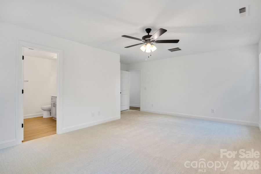 Spacious, unfurnished interior of a new home in , Harrisburg (Image 16).